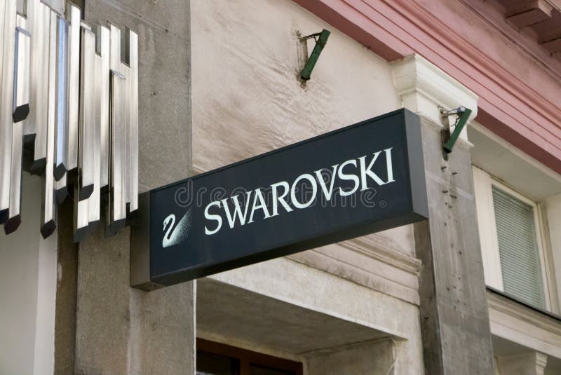 Oxide rekenkundig teleurstellen Swarovski banner editorial image. Image of logo, banner - 101975455