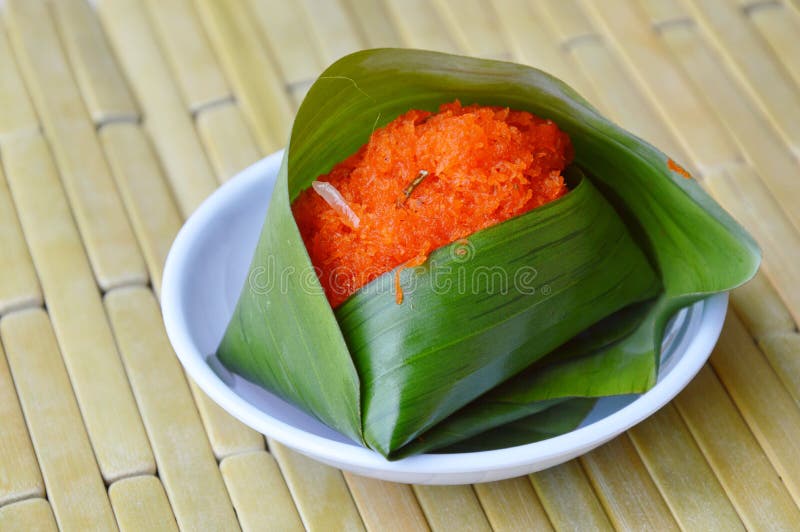 Sweet sticky rice with shrimp topping in fresh banana leaf