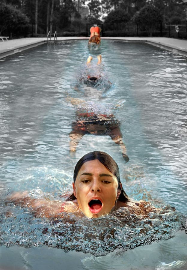  4movimienot de una mujer buceo en piscina nadar lejos(en blanco y negro +)