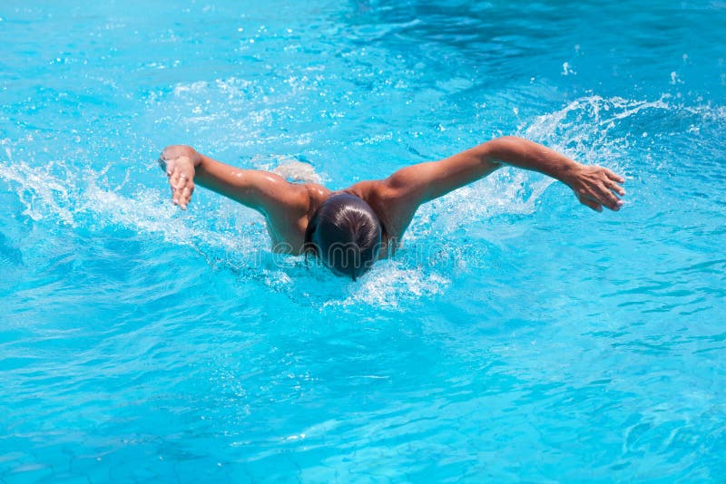 A swimmer in the sea is swimming