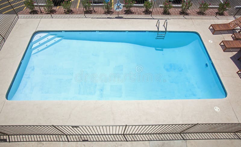 https://thumbs.dreamstime.com/b/swimming-pool-eight-foot-deep-steps-ladder-31751598.jpg