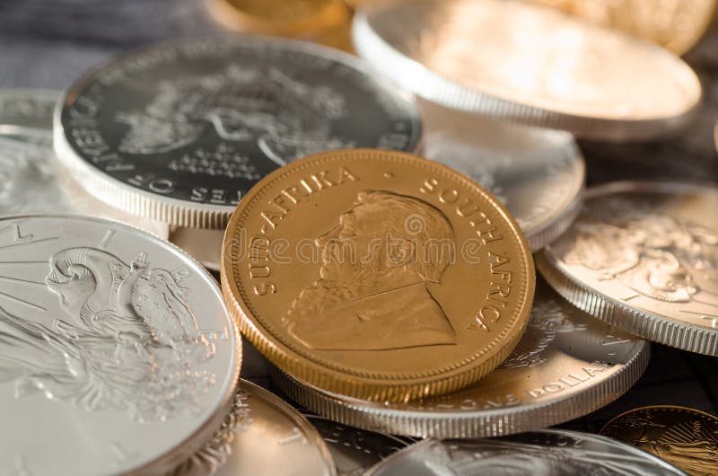 Sydafrika guld- mynt Kugurand med silver Eagle Coins arkivfoto