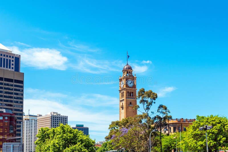 SYDNEY, AUSTRALIEN - 27. OKTOBER 2018: City Clock Tower Leerzeichen für Text kopieren lizenzfreies stockfoto SYDNEY, AUSTRALIEN - 27. OKTOBER 2018: City Clock Tower Leerzeichen für Text kopieren lizenzfreies stockfoto