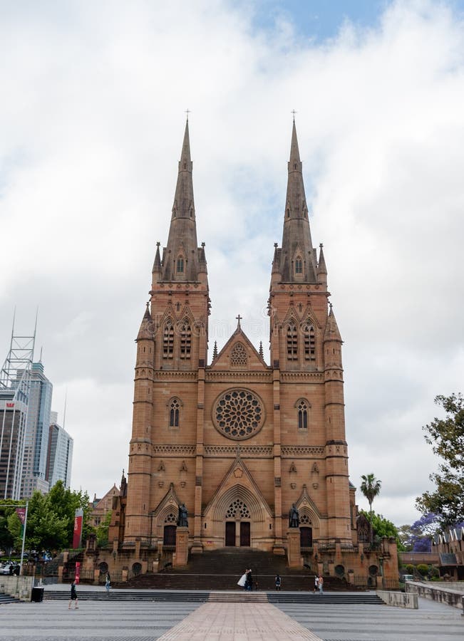SYDNEY, AUSTRÁLIA - 10 DE NOVEMBRO DE 2014: A catedral de St Mary em Sydney, Austrália fotos de stock royalty free SYDNEY, AUSTRÁLIA - 10 DE NOVEMBRO DE 2014: A catedral de St Mary em Sydney, Austrália fotos de stock royalty free