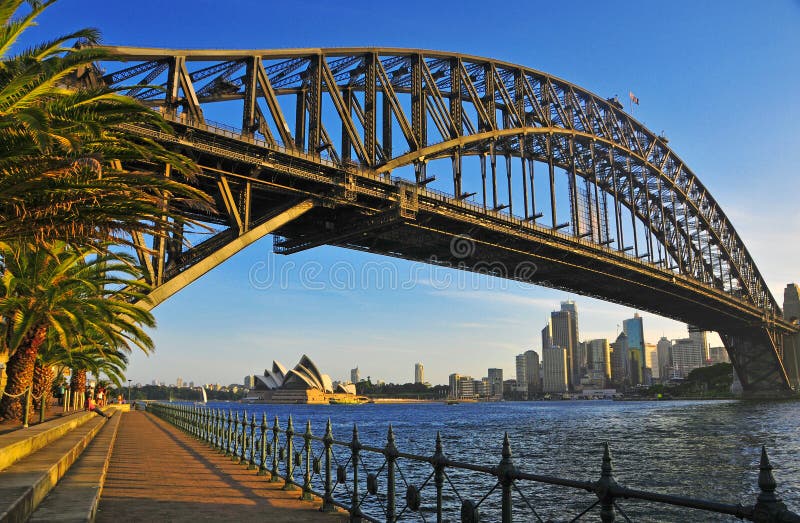 Sydney Harbour Bridge con l'orizzonte della città, Sydney Australia