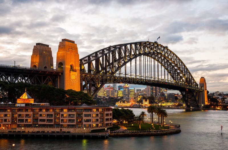 Sydney Harbour Bridge på skymning arkivfoto Sydney Harbour Bridge på skymning arkivfoto