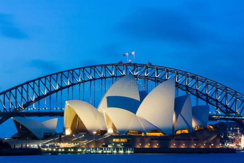 Sydney Opera House på skymning fotografering för bildbyråer Sydney Opera House på skymning fotografering för bildbyråer