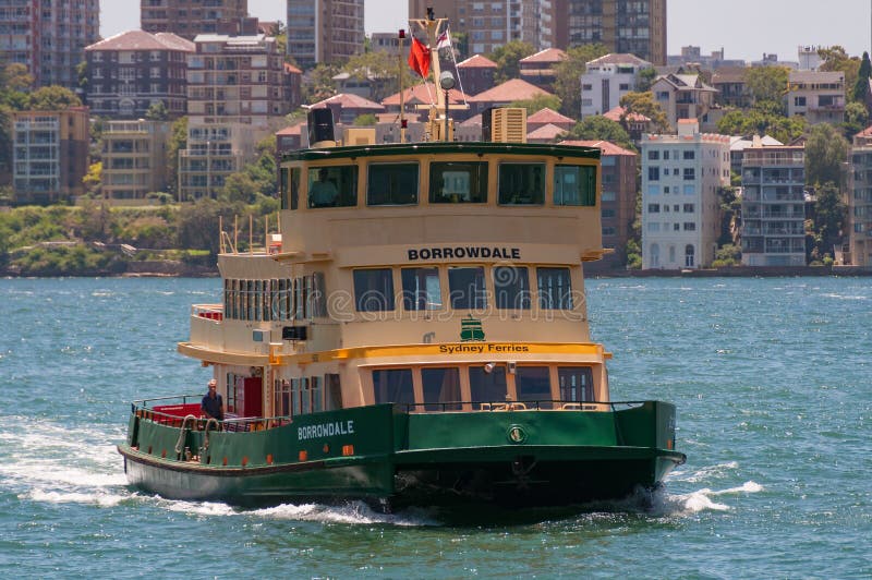 Sydney prom z budynkami mieszkalnymi na tle obraz stock Sydney prom z budynkami mieszkalnymi na tle obraz stock