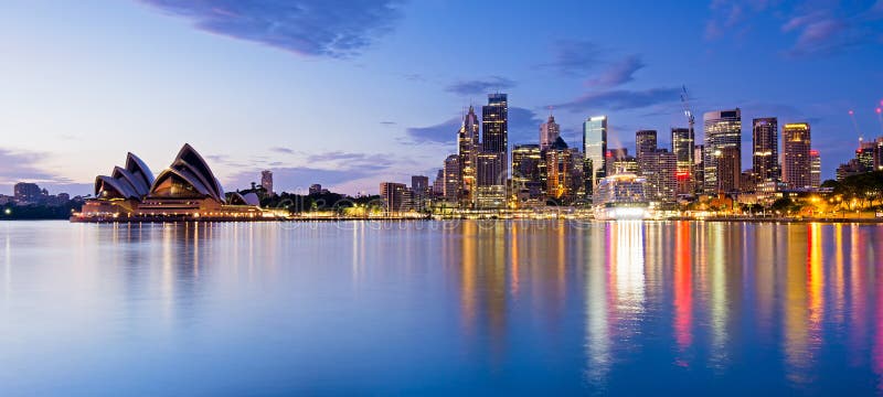 Sydney-Stadt im Sommermorgen lizenzfreies stockbild Sydney-Stadt im Sommermorgen lizenzfreies stockbild