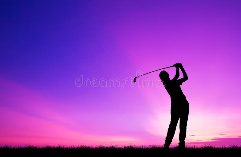 Sylwetka golfista bawić się golfa przy pięknym zmierzchem fotografia royalty free Sylwetka golfista bawić się golfa przy pięknym zmierzchem fotografia royalty free
