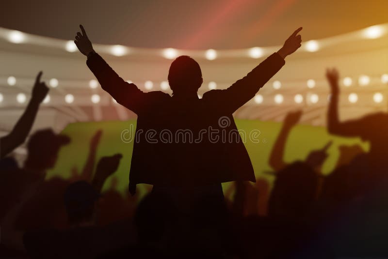 Sylwetki szczęśliwi rozochoceni wielbiciele sportu przy stadium obraz royalty free Sylwetki szczęśliwi rozochoceni wielbiciele sportu przy stadium obraz royalty free