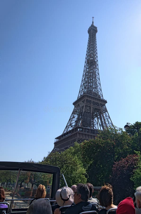 Symbole d'Eiffel Tour-Paris et point de repère iconique dans les Frances Endroits touristiques célèbres et destinations romantiqu photo libre de droits Symbole d'Eiffel Tour-Paris et point de repère iconique dans les Frances Endroits touristiques célèbres et destinations romantiqu photo libre de droits