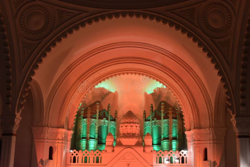 Synagoge van binnen, Novi Sad, Servië, architectonische details royalty-vrije stock foto