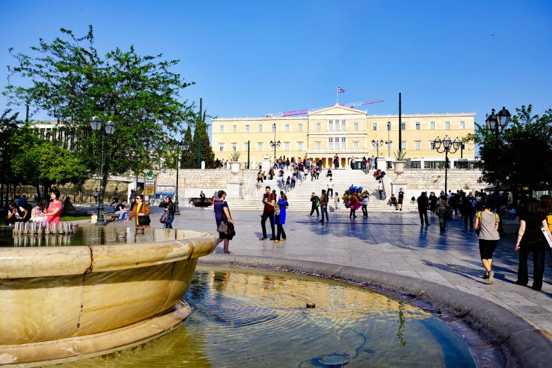 Syntagmavierkant, en het Griekse het Parlement Huis, Athene, Griekenland royalty-vrije stock foto Syntagmavierkant, en het Griekse het Parlement Huis, Athene, Griekenland royalty-vrije stock foto