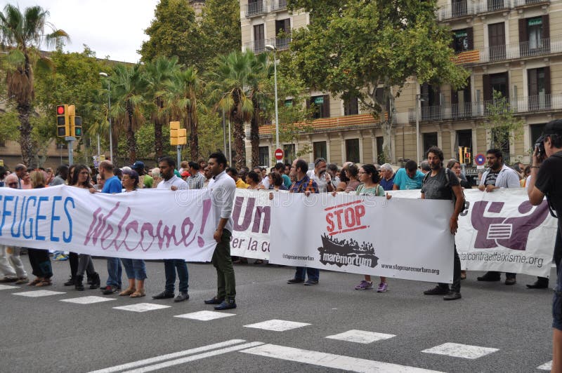 Syrische Vluchtelingencrisis - pro-Vluchtelingsdemonstratie in Barcelona, Spanje, 12 September, 2015 stock foto Syrische Vluchtelingencrisis - pro-Vluchtelingsdemonstratie in Barcelona, Spanje, 12 September, 2015 stock foto