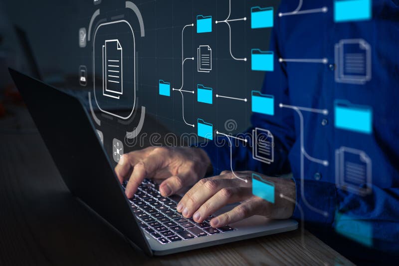 System zarządzania dokumentami instalowany przez konsultanta IT pracującego nad komputerem przenośnym w biurze. oprogramowanie do System zarządzania dokumentami instalowany przez konsultanta IT pracującego nad komputerem przenośnym w biurze. oprogramowanie do