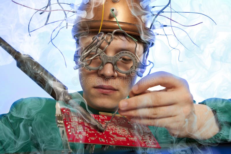 Szalony nowatora zastępstwo elektroniczni składniki zdjęcie stock Szalony nowatora zastępstwo elektroniczni składniki zdjęcie stock