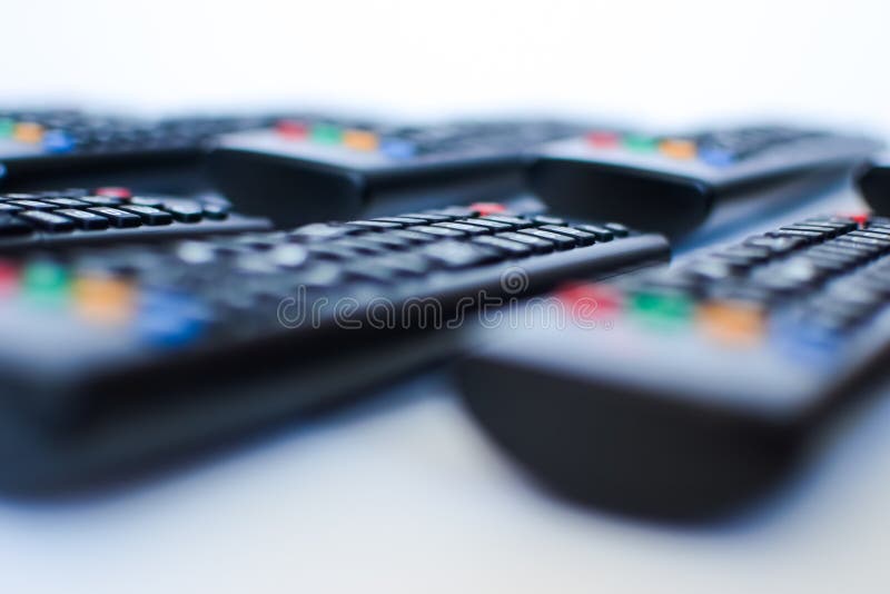 Szczególnie ciężko zamazani czarni pilot do tv dla TV na białym tle fotografia royalty free Szczególnie ciężko zamazani czarni pilot do tv dla TV na białym tle fotografia royalty free