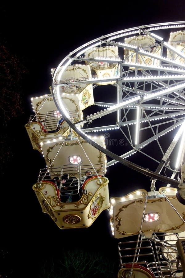 szczegół ferris koło przy nocą w bożych narodzeniach obrazy royalty free szczegół ferris koło przy nocą w bożych narodzeniach obrazy royalty free