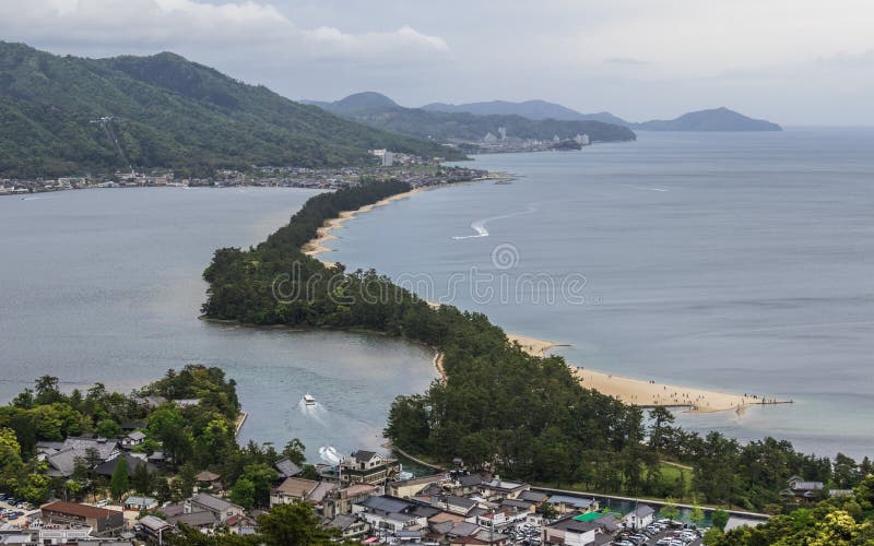 Szczegółu widok na Amanohashidate «Niebiański Brigde «z Miyazu zatoką w zielonym krajobrazie Miyazu, Japonia, Azja zdjęcie stock Szczegółu widok na Amanohashidate «Niebiański Brigde «z Miyazu zatoką w zielonym krajobrazie Miyazu, Japonia, Azja zdjęcie stock