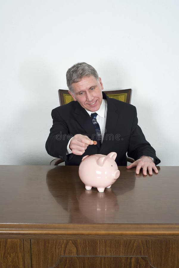 Szczęśliwy biznesmena oszczędzania pieniądze, Inwestuje zdjęcia stock Szczęśliwy biznesmena oszczędzania pieniądze, Inwestuje zdjęcia stock