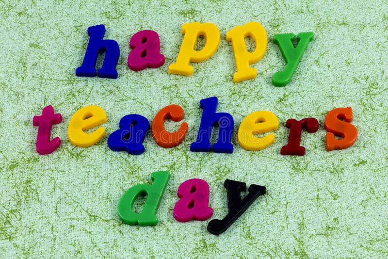 Szczęśliwy nauczyciela dzień uczy docenienie miłości uczy się szkoły