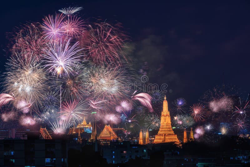 Happy new year 2024. Fireworks celebrate show for prople looking at Wat ArunTemple. Bangkok, Thailand - Jan 1, 2024. Happy new year 2024. Fireworks celebrate show for prople looking at Wat ArunTemple. Bangkok, Thailand - Jan 1, 2024.