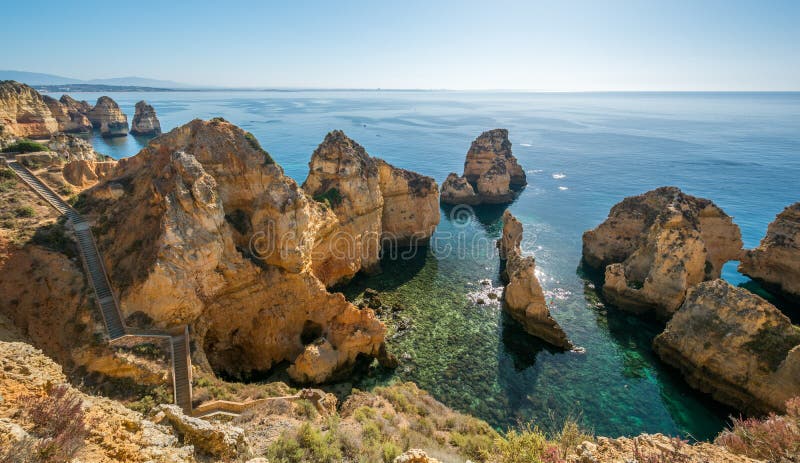 Szenische goldene Klippen in Ponta DA Piedade, Lagos, Algarve, Portugal stockbild Szenische goldene Klippen in Ponta DA Piedade, Lagos, Algarve, Portugal stockbild