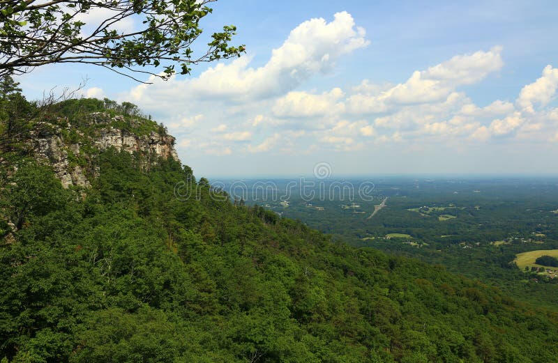 Szenischer Pilot Mountain im North Carolina lizenzfreie stockfotografie Szenischer Pilot Mountain im North Carolina lizenzfreie stockfotografie