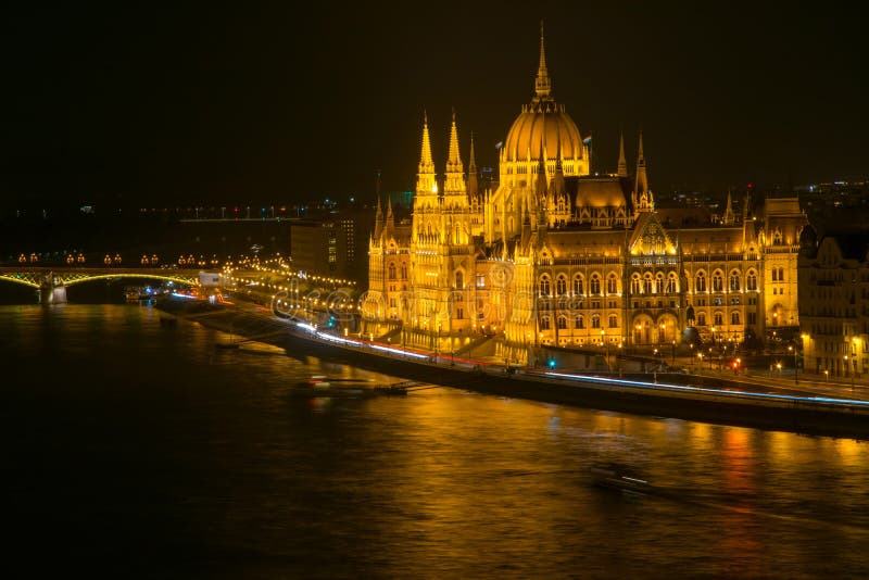Szenisches Nacht-scape des ungarischen Parlaments-Gebäudes in Budapest, Ungarn stockbilder Szenisches Nacht-scape des ungarischen Parlaments-Gebäudes in Budapest, Ungarn stockbilder