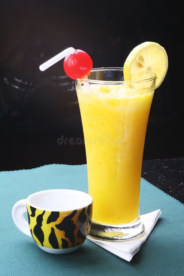 Szklana sok pomarańczowy