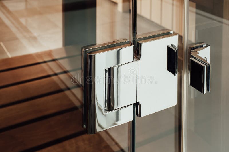 Szklany drzwiowy metalu zawias dla sauna, łazienki lub prysznic, fotografia stock Szklany drzwiowy metalu zawias dla sauna, łazienki lub prysznic, fotografia stock