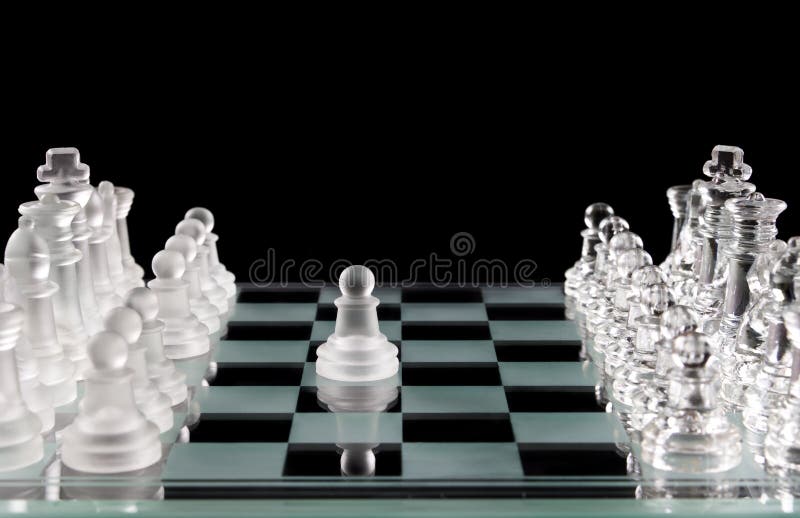 Szklany szachy i pierwszy ruch