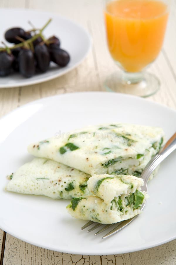 szpinak egg omlet white obrazy royalty free szpinak egg omlet white obrazy royalty free