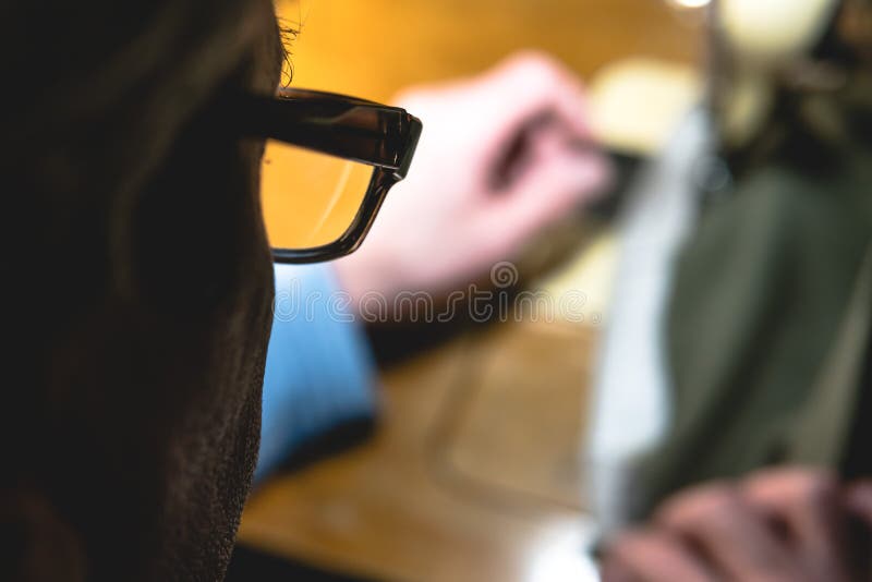 Szwalny proces rzemienny pasek E Rzemienny warsztat tekstylny rocznika szyć przemysłowy obraz stock Szwalny proces rzemienny pasek E Rzemienny warsztat tekstylny rocznika szyć przemysłowy obraz stock