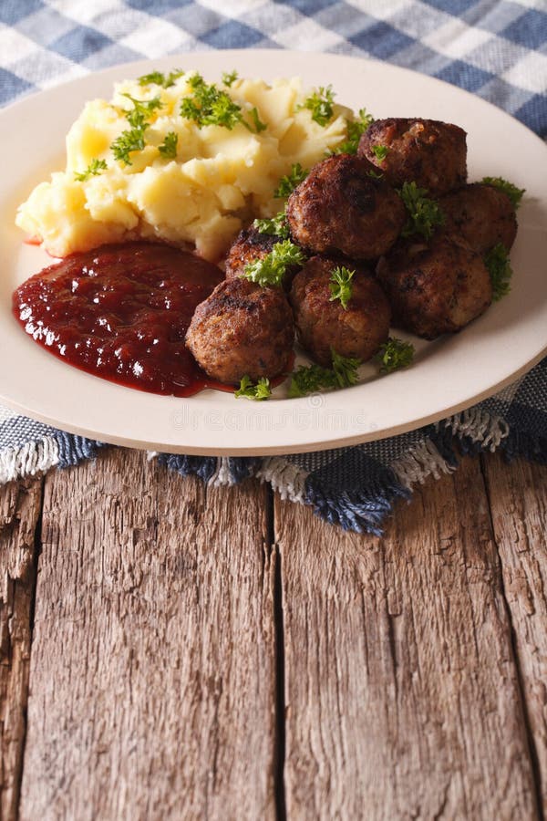 Szwedzcy klopsiki kottbullar z bocznego naczynia puree ziemniaczane clos obraz stock Szwedzcy klopsiki kottbullar z bocznego naczynia puree ziemniaczane clos obraz stock