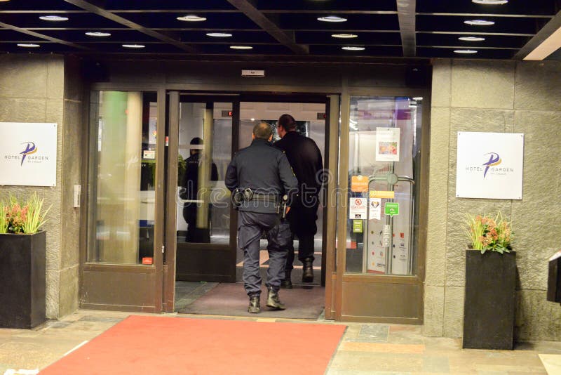 Szwedzi utrzymują porządek wchodzić do budynek obrazy stock Szwedzi utrzymują porządek wchodzić do budynek obrazy stock