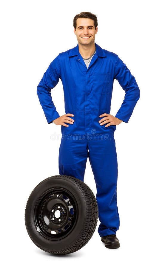 Säker manlig mekaniker With Spare Tire royaltyfri fotografi