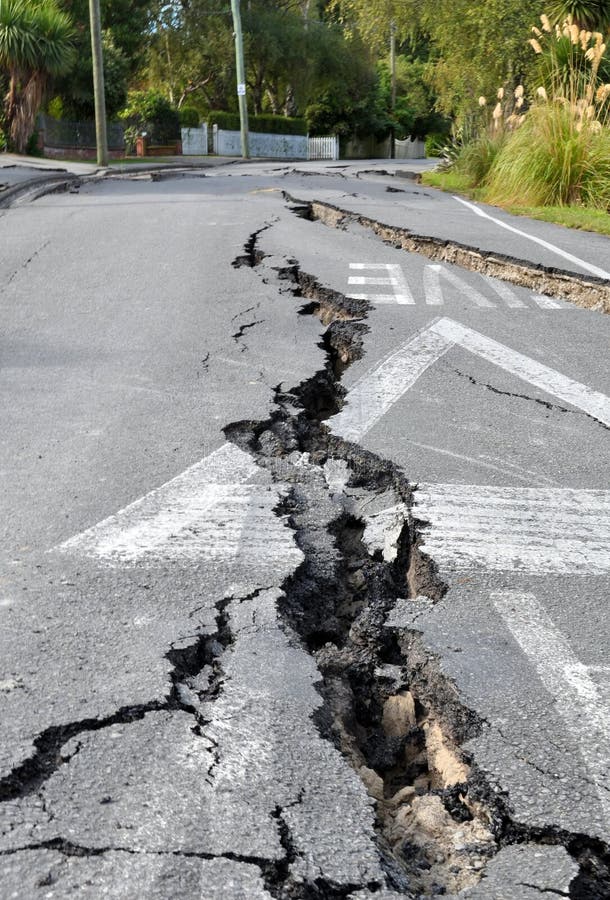 Séisme de Christchurch - fissures dans Avonside Séisme de Christchurch - fissures dans Avonside