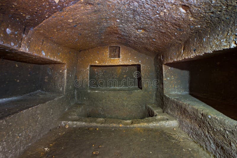 Sépulture arménienne antique de tombes de cavernes photos libres de droits Sépulture arménienne antique de tombes de cavernes photos libres de droits