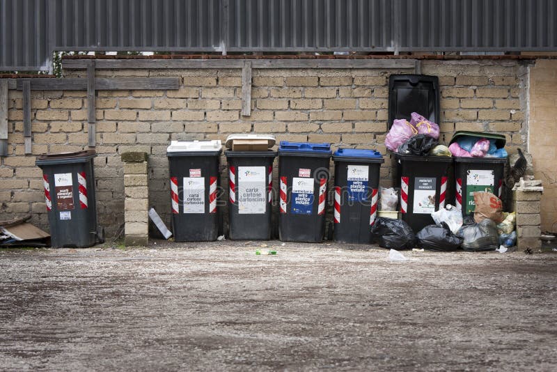 Série de poubelles de déchets Collecte séparée images stock Série de poubelles de déchets Collecte séparée images stock