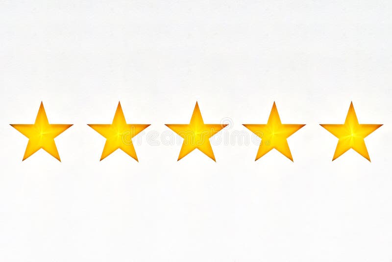 Símbolo brilhante de cinco estrelas, feito à mão de papelão, o conceito de classificação positiva, analisa
