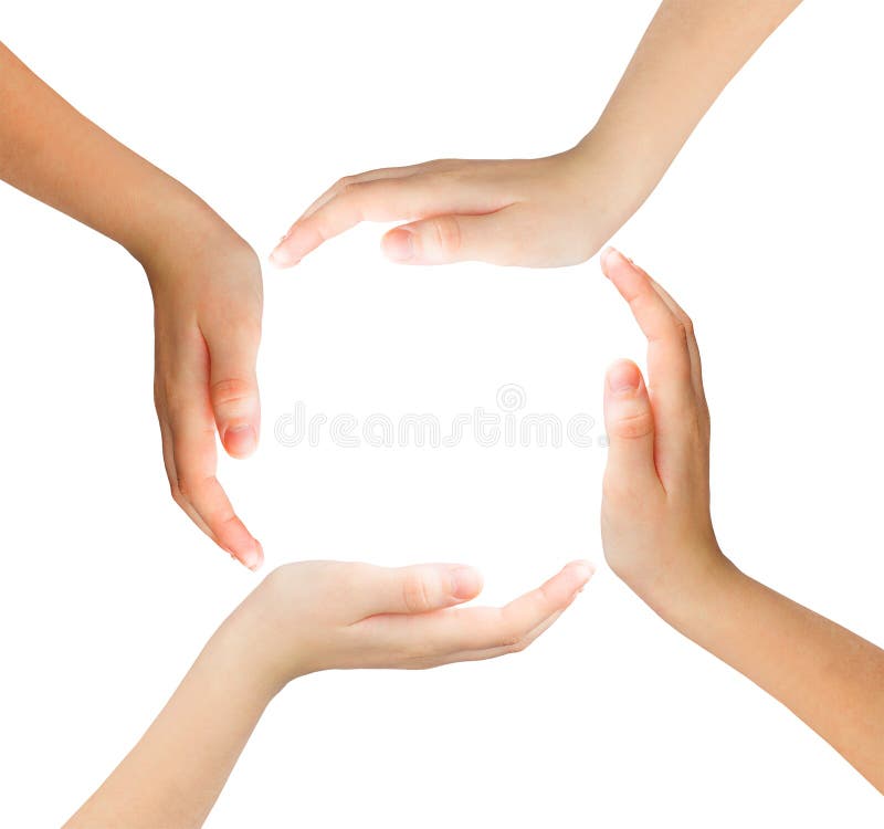 Símbolo conceptual das mãos humanas multirraciais que fazem um círculo sobre