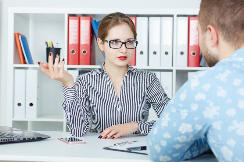 Sócios da reunião de negócios Grupo novo da mulher de negócios que trabalha com projeto startup novo foto de stock Sócios da reunião de negócios Grupo novo da mulher de negócios que trabalha com projeto startup novo foto de stock
