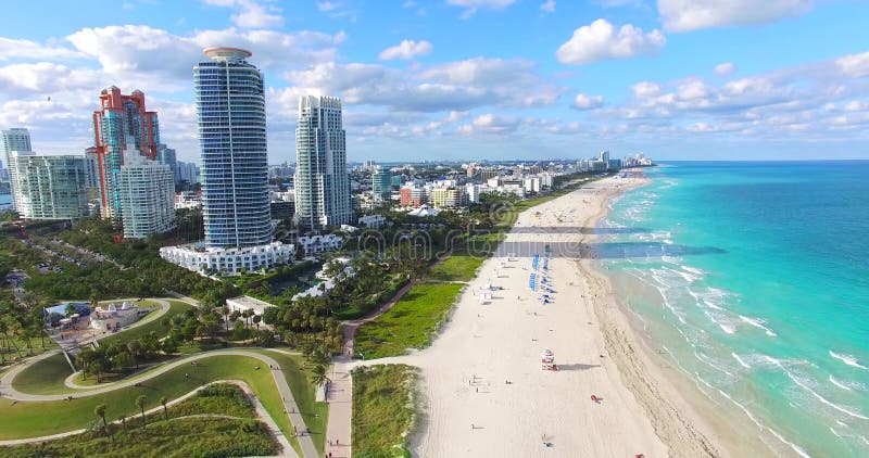 Südstrand, Miami Beach florida Schattenbild des kauernden Geschäftsmannes