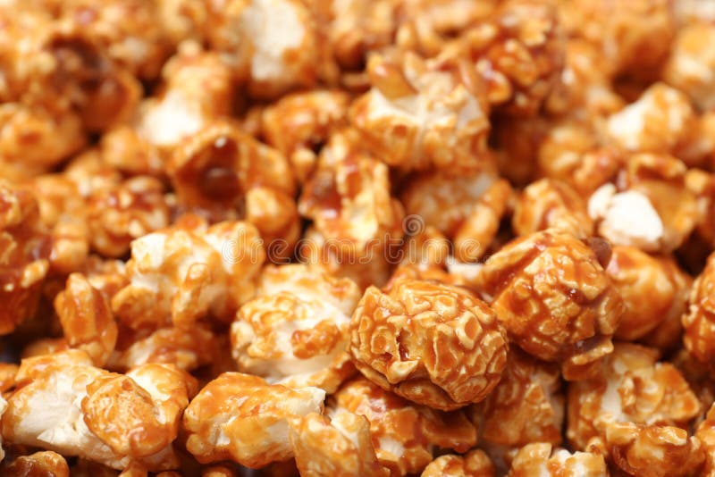Süßes geschmackvolles Karamellpopcorn als Hintergrund lizenzfreie stockbilder Süßes geschmackvolles Karamellpopcorn als Hintergrund lizenzfreie stockbilder
