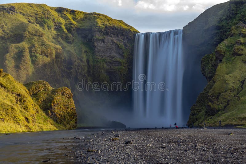 Sławna Skogafoss siklawa na Skoga rzece Iceland, Europa obraz royalty free Sławna Skogafoss siklawa na Skoga rzece Iceland, Europa obraz royalty free