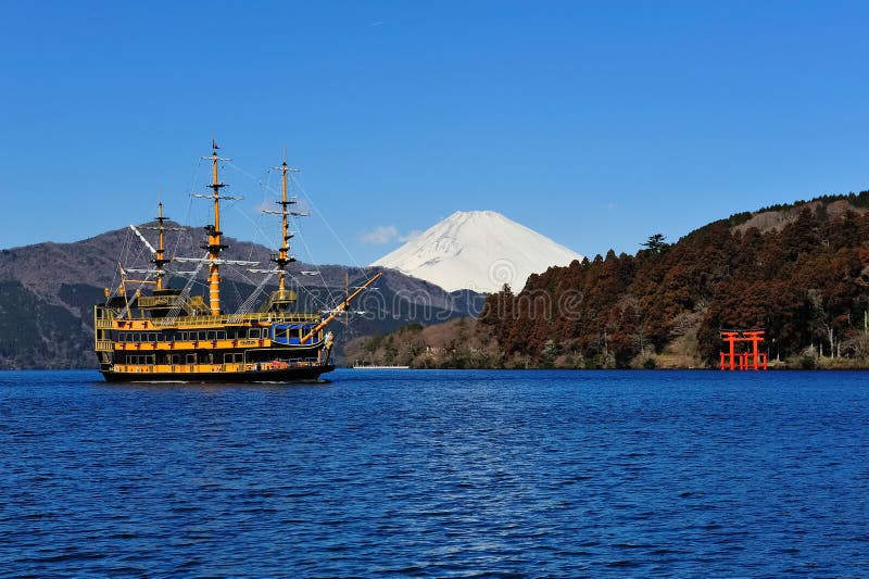 sławny Fuji Hakone jeziorny góry pirata statek zdjęcia stock sławny Fuji Hakone jeziorny góry pirata statek zdjęcia stock