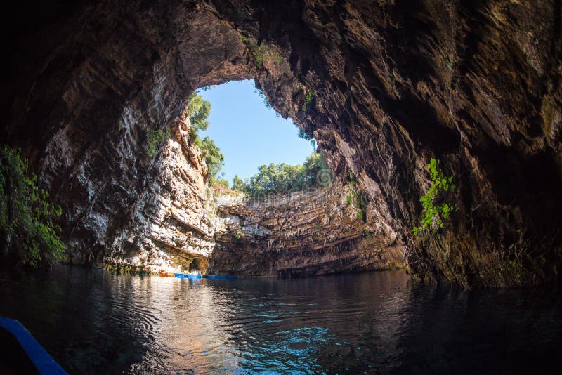 Sławny melissani jezioro na Kefalonia wyspie w Grecja obrazy stock Sławny melissani jezioro na Kefalonia wyspie w Grecja obrazy stock