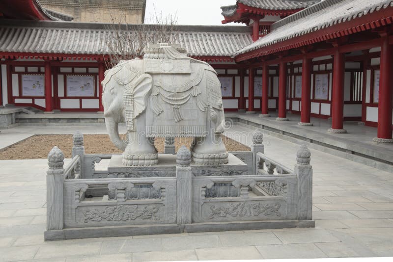 Słoń statua przy Gęsią pagodą w XI. «- Imagen fotografia royalty free Słoń statua przy Gęsią pagodą w XI. «- Imagen fotografia royalty free